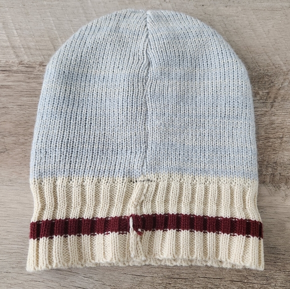 Canada Maple Leaf Embroidered Winter Hat - Picture 5 of 11